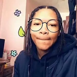 Meet your Posher, Nia